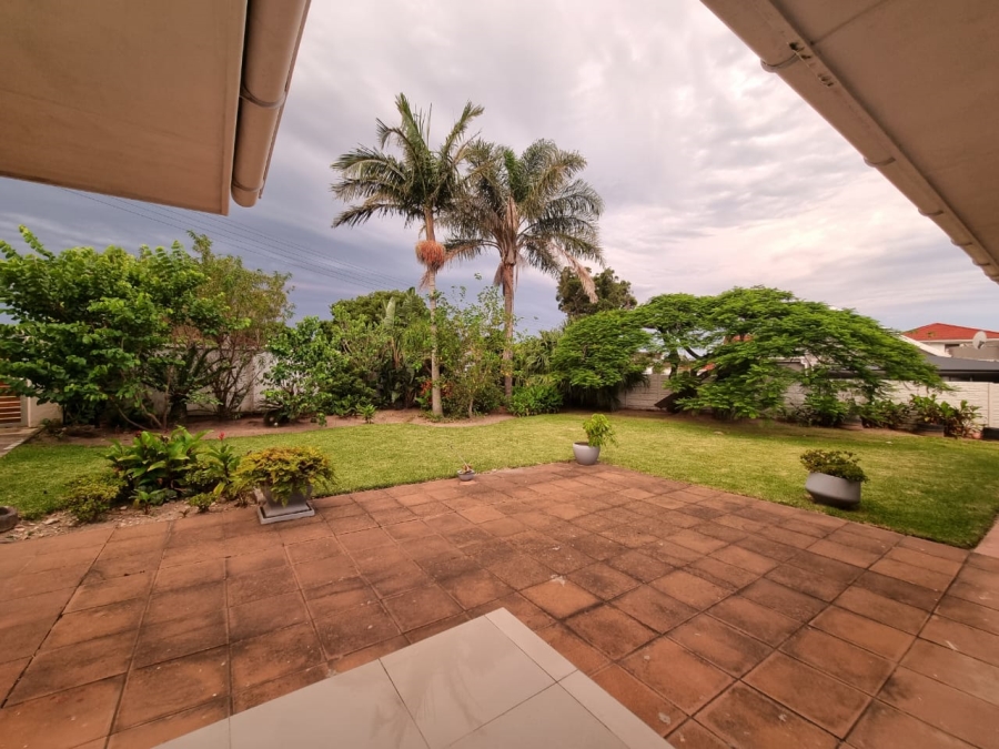 To Let 4 Bedroom Property for Rent in Beacon Bay Eastern Cape
